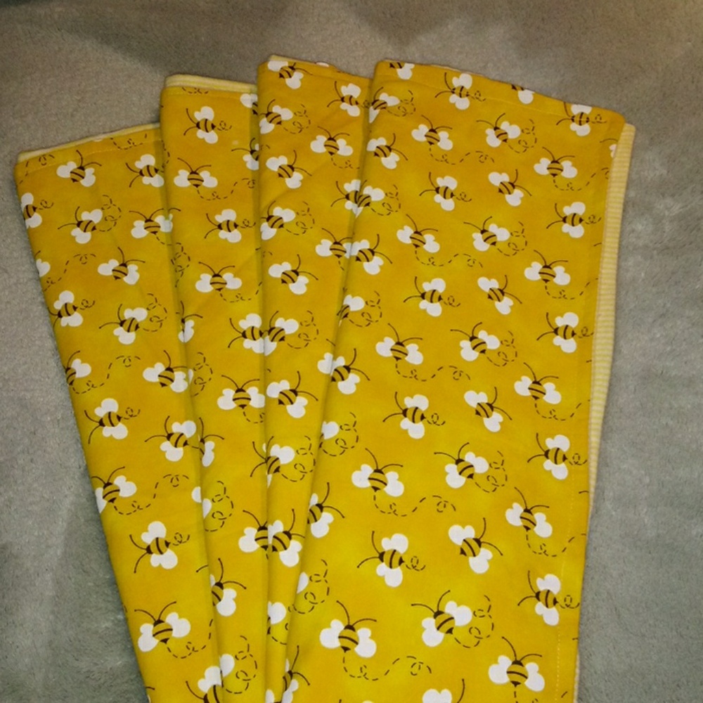 Yellow Bee Baby Blanket - Picture 6 of 7